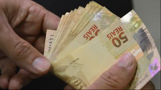 Imagem Servidor federal já tem data para receber reajuste salarial; confira