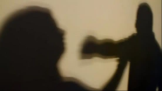 Imagem Mulher atende ligação do ex e sofre agressões do companheiro, em Maribondo