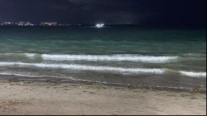 Imagem Embarcação vira na praia de Ponta Verde; Bombeiros e Samu resgatam vítimas