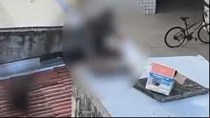 Suspeito tentando invadir igreja na Ponta Verde - Divulgação/PC