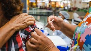 Vacinação ará a ser feita também aos domingos no Maceió Shopping - Jonathan Lins/ Secom Maceió