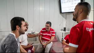 Na imagem, Matheus Albino e Anselmo Ramon aparecem na pré-temporada do Galo. Eles e o meia Gegê podem ser os únicos remanescentes do time titular em 2025 - Francisco Cedrim / CRB