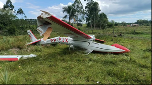 Avião de pequeno porte cai em Montenegro — Foto: CBM/RS