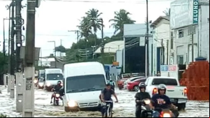 Ruas ficaram alagadas com as fortes chuvas - Foto: Reprodução