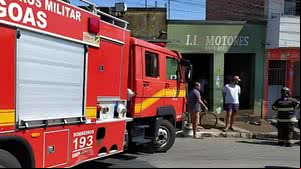 O veículo estava estacionado dentro da oficina - Foto: Reprodução/CBM-AL