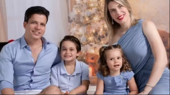 Mireylle Fries, o marido Bruno Almeida Souza e os filhos. Família sobreviveu a acidente aéreo — Foto: Reprodução