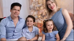 Mireylle Fries, o marido Bruno Almeida Souza e os filhos. Família sobreviveu a acidente aéreo — Foto: Reprodução