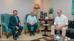 No exercício do Governo de Alagoas, Marcelo Victor recebeu o senador Renan Calheiros e o prefeito de Arapiraca, Luciano Barbosa - Edvan Ferreira / Agência Alagoas