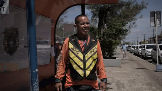 Regularização permite mais controle e segurança no serviço de mototáxi em Maceió. - Foto: Ascom DMTT