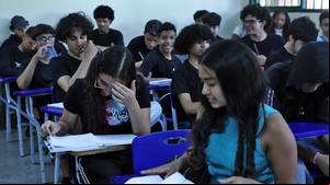 Estudantes que concluíram o terceiro ano em 2024 poderão sacar o valor - Foto: Agência Brasil
