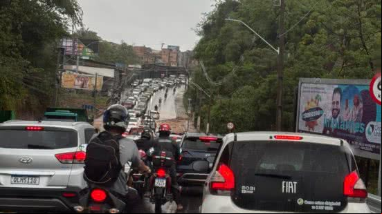 Alagamento registrado na Avenida Fernades Lima - Cortesia