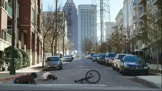 Imagem O Residente: Conrad desafia a dor depois de ser atropelado por uma bicicleta