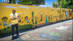 Imagem Vigilante usa sobras de tinta para transformar muro de escola estadual em Riacho Doce
