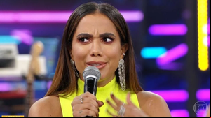 Imagem Anitta enfrenta farmacêutica na Justiça; entenda essa polêmica