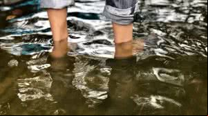 População deve ficar atenta a doenças causadas pela água contaminada. - Foto: Reprodução/Secom Maceió