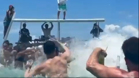 Festa em piscina natural da APA Costa dos Corais - Foto: Reprodução