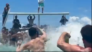 Festa na Praia do Marceneiro, em uma piscina natural da APA Costa dos Corais - Foto: Reprodução