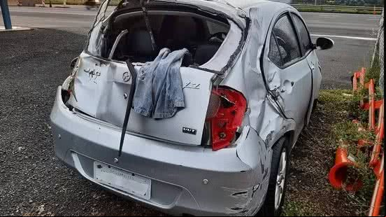 Homem ajuda vítima de capotamento e tem veículo furtado por motorista que socorria - Divulgação / PRF