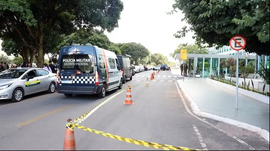 Brasília (DF), 22/05/2025 - Área isolada em frente ao Ministério do Desenvolvimento Social - MDS durante operação que investiga homem com pacote suspeito - Valter Campanato / Agência Brasil