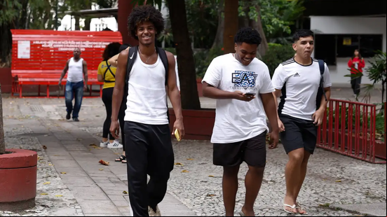 Mesmo com a isenção confirmada pela equipe do Inep, o estudante precisará fazer a sua inscrição, no período a ser divulgado no futuro edital do Enem 2025. - Foto: Agência Brasil