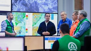 Imagem Na Sala de Alerta, governador em exercício e secretário monitoram situação das chuvas