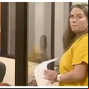 Mulher é presa após agredir criança que a chamou de 'gorda' dentro de avião - Reprodução