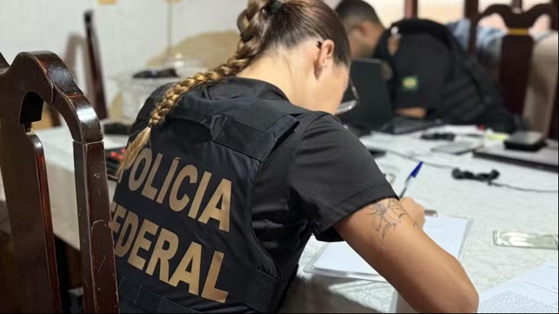 Agentes da PF cumpriram mandado de prisão - Foto: Divulgação/PF
