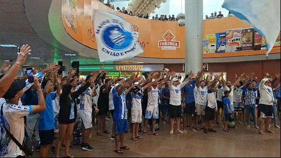 Torcida do CSA faz a festa em aeroporto para recepcionar o time após classificação na Copa do BrasilReprodução / Pedro Acioli / TNH1