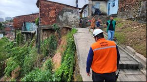 Maior parte das ocorrências é de deslizamento de barreiras - Foto: Cortesia/Defesa Civil de Maceió