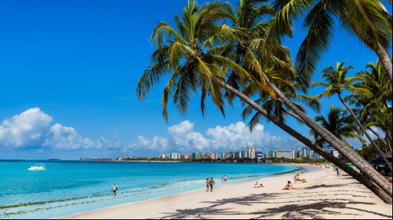 Praia de Pajuçara em Maceió é um dos atrativos mais famosos da cidade. - Foto: Wesley Menegari/Secom Maceió