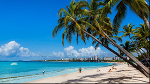 Praia de Pajuçara em Maceió é um dos atrativos mais famosos da cidade. - Foto: Wesley Menegari/Secom Maceió