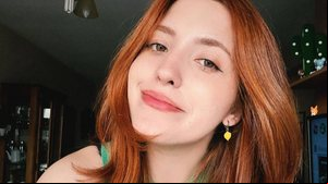 A tiktoker que viralizou narrando histórias da Bíblia em tom de fofoca - Reprodução / Instagram @vevitolas