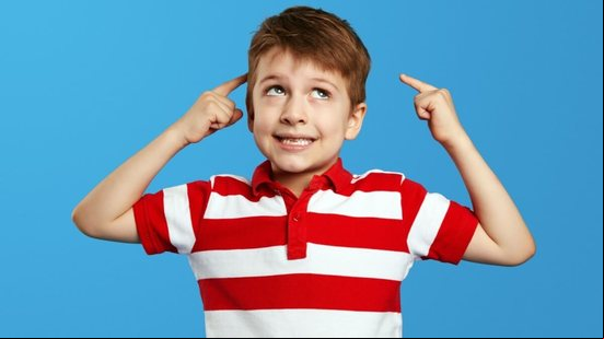 Crianças com dupla excepcionalidade muitas vezes se sentem inadequadas, mesmo sendo altamente inteligentes (Imagem: Davidovici | Shutterstock)