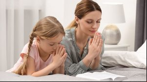 As orações podem ajudar a transmitir bons sentimentos às mães (Imagem: New Africa | Shutterstock)