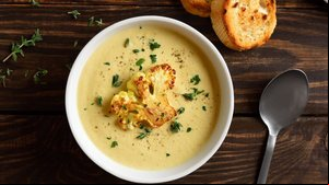 Creme de couve-flor com cúrcuma (Imagem: Tatiana Volgutova | Shutterstock)