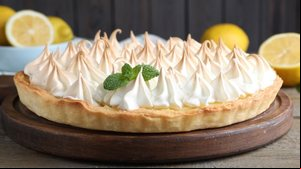 Torta de limão com merengue suíço tostado (Imagem: New Africa | Shutterstock)
