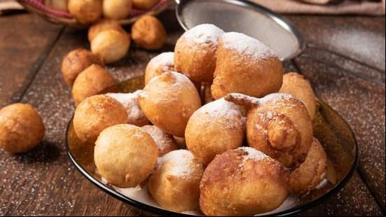 Bolinho de chuva com banana (Imagem: 9858360 |
Shutterstock)