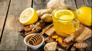 Chá de gengibre com limão e canela (Imagem: Oleksandra Naumenko | Shutterstock)