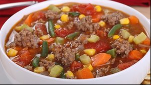 Sopa de carne moída com legumes (Imagem: Charles Brutlag | Shutterstock)