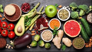 Alimentos detoxificantes favorecem a saúde e o bem-estar do corpo (Imagem: New Africa | Shutterstock)
