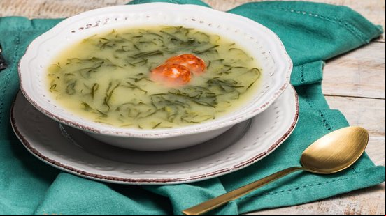 Caldo verde (Imagem: homydesignn 
| Shutterstock)