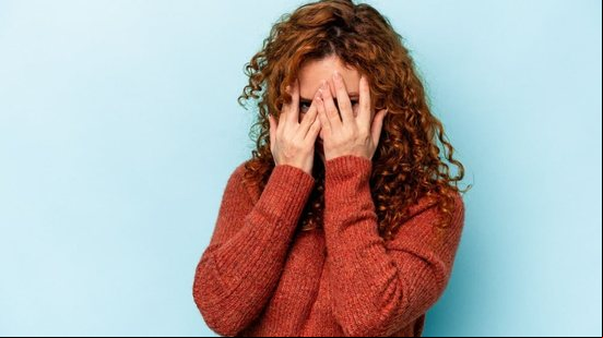 A fobia social pode causar um sentimento mais intenso do que a timidez (Imagem: Asier Romero | Shutterstock)