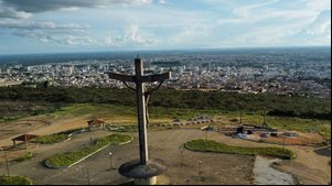 Vitória da Conquista é a terceira maior cidade da Bahia e tem completa infraestrutura e opções de lazer para os turistas (Imagem: Felinto A Frota Lopes | Shutterstock)