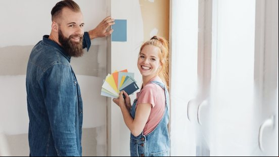 Diversos aspectos podem influenciar a escolha da tinta para a parede (Imagem: stockfour | Shutterstock)