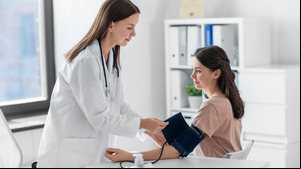 A hipertensão pode afetar a saúde vascular (Imagem: Syda Productions | Shutterstock)