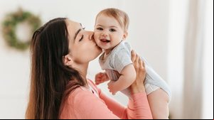 A alergia à proteína do leite de vaca é muito comum até o primeiro ano do bebê (Imagem: Prostock-studio | Shutterstock)