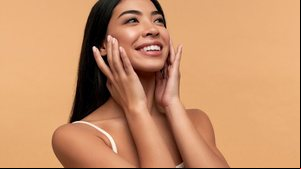 Os cuidados com a pele devem começar antes dos 30 anos (Imagem: ORION PRODUCTION | Shutterstock)
