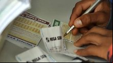 Mega-Sena acumulou novamente e deve pagar cerca de R$ 65 milhões | Wilson Dias / Agência Brasil
