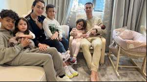 Cristiano Ronaldo e sua família retornam para casa após nascimento da filha e perda de filho | Foto: Reprodução / Instagram