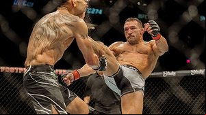 Imagem Imagem forte: chute de Michael Chandler 'deforma' face de Tony Ferguson e viraliza